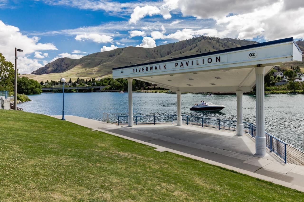 Chelan Resort Suites: Water Sunset Dış mekan fotoğraf